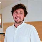 Soy un profesional en la investigación, trabajando en una multinacional de la investigación y con ganas de enseñar.