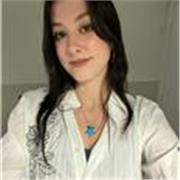 Impara un'inglese a livello C2 con un'insegnate a soli 23 anni ha già vissuto e parlato in ben tre paesi diversi!