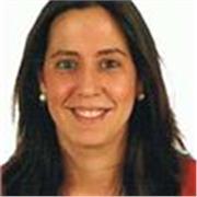 Profesora de Matemáticas titulada en Arquitectura Superior que imparte clase en un Instituto de Enseñanza Secundaria en Madrid. 