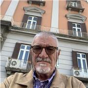 Ex insegnante di filosofia e storia impartisce lezioni di storia e filosofis