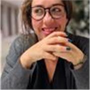 Diseñadora que enseña Español real desde la experiencia inglesa