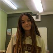 Soy Paula, tengo 19 años y vivo en Badalona. Soy una estudiante de psicología y profesora de inglés desde hace 3 años con una gran implicación por el aprendizaje de la lengua