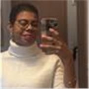 Englisch-Tutor, der Kinder aller Altersgruppe unterrichtet