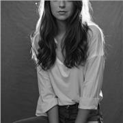 Vous avez besoin d’un professeur particulier ? Je suis celle qui vous fait, Anaïs, infirmière !