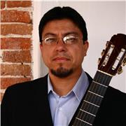 Profesor titulado en Guitarra Clásica y Pedagogía Musical ofrece clases particulares. Amplia experiencia con jóvenes y adultos