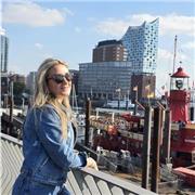 English tutor who teaches for all age groups