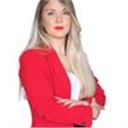 Doble graduada en Derecho y ADE. Abogada ejerciente y actualmente realizando el doctorado en la facultad de Derecho de la Universidad de Valladolid