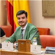 Jurista e investigador; formo a universitarios, profesionales e investigadores.