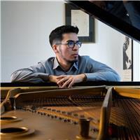 Pianista profesional da clases de piano a todo Santiago