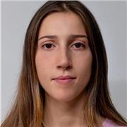 Sono una ragazza professionale, puntuale, rispettosa del luogo di lavoro, in grado di creare rapporti positivi con le persone coinvolgendole e cercando sempre di lavorare in maniera dinamica e attiva