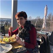 Sono laureata in beni culturali e faccio l'educatrice a bambini della scuola elementare. Offro lezioni su materie umanistiche (italiano, arte, storia, geografia) ma all'occorrenza anche linguistiche e scientifiche (ho frequentato un liceo)