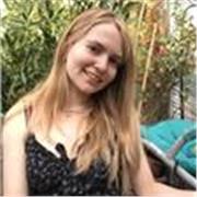 Plurilaureata con doppi titoli tra Italia, Germania e Spagna, impartisce lezioni online di Italiano, Inglese Francese, Tedesco e Spagnolo