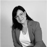 Coach certifiée, j'accompagne les jeunes à découvrir et exploiter leurs compétences afin de gagner en confiance et progresser.