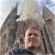 Hola, soy Daniel hablante nativo de español. Aunque no cuento con una titulación formal como profesor, soy apasionado por el idiom