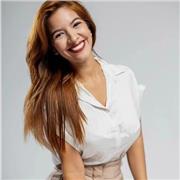 profesora titulada en yoga con más de 5 años  de experiencia en líneas de práctica como  imparte clases online y presencial