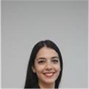 Dar clases a niños de primaria para ayudar en las tareas diarias escolares