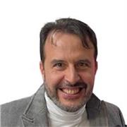 Profesor de Redacción Periodística con más de 25 años de experiencia como reportero y entrevistador en el diario El Mundo.