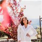 Médica especialista con experiencia en docencia universitaria y apoyo escolar