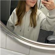 Schülerin aus der 12.Klasse mit sehr guten Mathekenntnissen