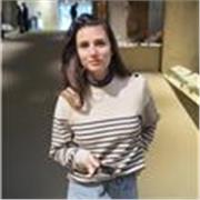 Je serais ravie de vous accompagner en français !