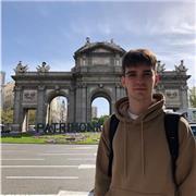 Estudiante de bachiller con altas capacidades para física y matemáticas, clases para niños de primaria y ESO