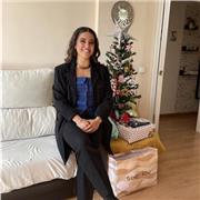 Profesora de primaria dispuesta a solucionar sus dudas y hablar con ellos cuando lo necesiten