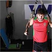 Sono un personal trainer e anche uno sportivo , faccio questo lavoro da anni per soddisfare il benessere delle persone . Gioco a rugby dall'infanzia, e sono anche preparatore fisico/atletico
