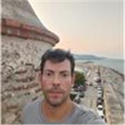 Soy un ingeniero industrial con vocación por los idiomas y la enseñanza que creo que puede aportar y divertirse enseñando