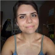 Fille italienne donne cour d'italien aux étudiants