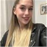 Joven con ganas de enseñar a los más pequeños y ayudarlos 