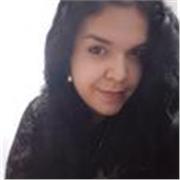 Profesora de Diseño Gráfico imparte clases a personas de todas las edades con deseos de aprender