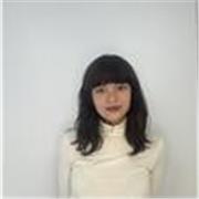 Licenciada en literatura general y comparada, con un amplio conocimiento en todas las humanidades