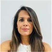 Profesora de economía y matemáticas con más de 10 años de experiencia