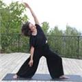Hem yetişkinlere hem de çocuk ve ergenlere yoga dersleri vermekteyim. İstanbul Beylikdüzü'nde yüzyüze veya online grup dersleri şeklinde derslerimi yürütüyorum.