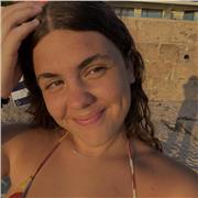 Ofrezco refuerzo escolar en castellano, catalán, inglés, matemáticas (Infantil y Primaria) y ciencias sociales.