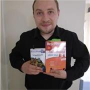 Polyglotte et Professeur Particulier Certifié en Langues (Anglais et autres) avec 4 ans d'expérience et plus de 50 élèves enseigne