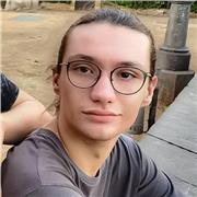 Studente universitario d'Informatica con maturità scientifica da ripetizioni di matematica e fisica per il biennio delle superiori