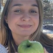 Dietista-Nutricionista enseñar sobre alimentación saludable a niños/as