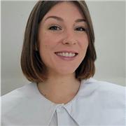 I’m a native French speaker passionate about communication, ready to help people feel more comfortable speaking French!