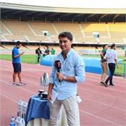 Graduado en Periodismo. Profesional de la comunicación. Experto en oratoria. Experiencia en radio y televisión. 
