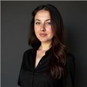 Formatrice expérimentée en FLE, FOS et FLI, spécialisée dans l'accompagnement des adultes migrants et professionnels.