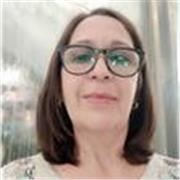Profesora de comunicación imparte clases a estudiantes de primaria (escolares), comprensión lectora, gramática, ortografía