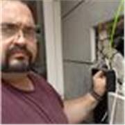 Profesor de electricidad con amplia experiencia en el sector