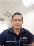 Profesor de ciencias sociales, imparte clases a estudiantes de secundaria