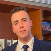 Soy un chico de 22 años, he trabajado como técnico de sistemas y actualmente soy profesional de ciberseguridad.