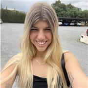 Clases de piano y música para todas las edades y para todos los niveles. Graduada en el conservatorio de piano