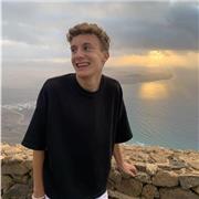 Profesor de inglés y matemáticas de niños pequeños hasta en la ESO en Girona.