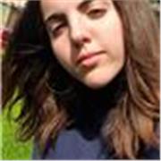 Diplomata con 100 al liceo classico e frequentante la facoltà di Lettere antiche alla Sapienza offre ripetizioni di grammatica e l