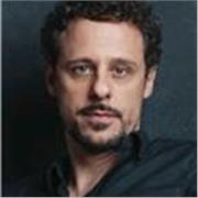 Attore diplomato alla Silvio d’Amico di Roma. Recitazione cinema e teatro, dizione, public speaking. Preparazione provini, selftap
