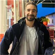 Médico profesor de fisiología y biofísica. Especialista en cirugía 